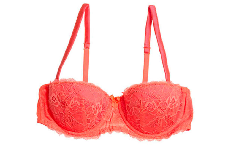 1. httpghk.h-cdn.coassets1537768x4931441816207-syn-ghk-1437142716-syn-cos-1437058809-small-boobs-mimi-holiday.jpg