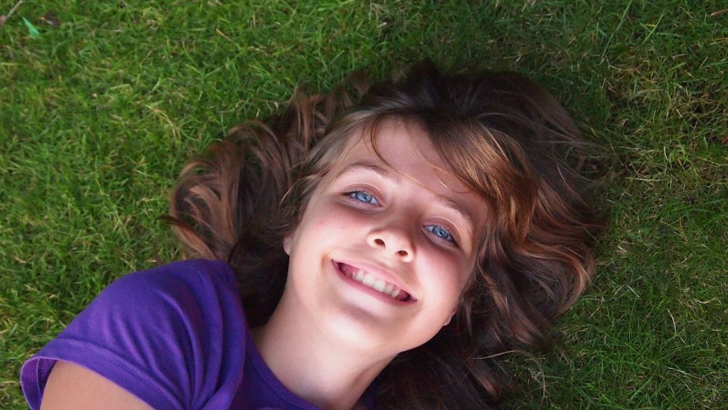 girl-671385_1920